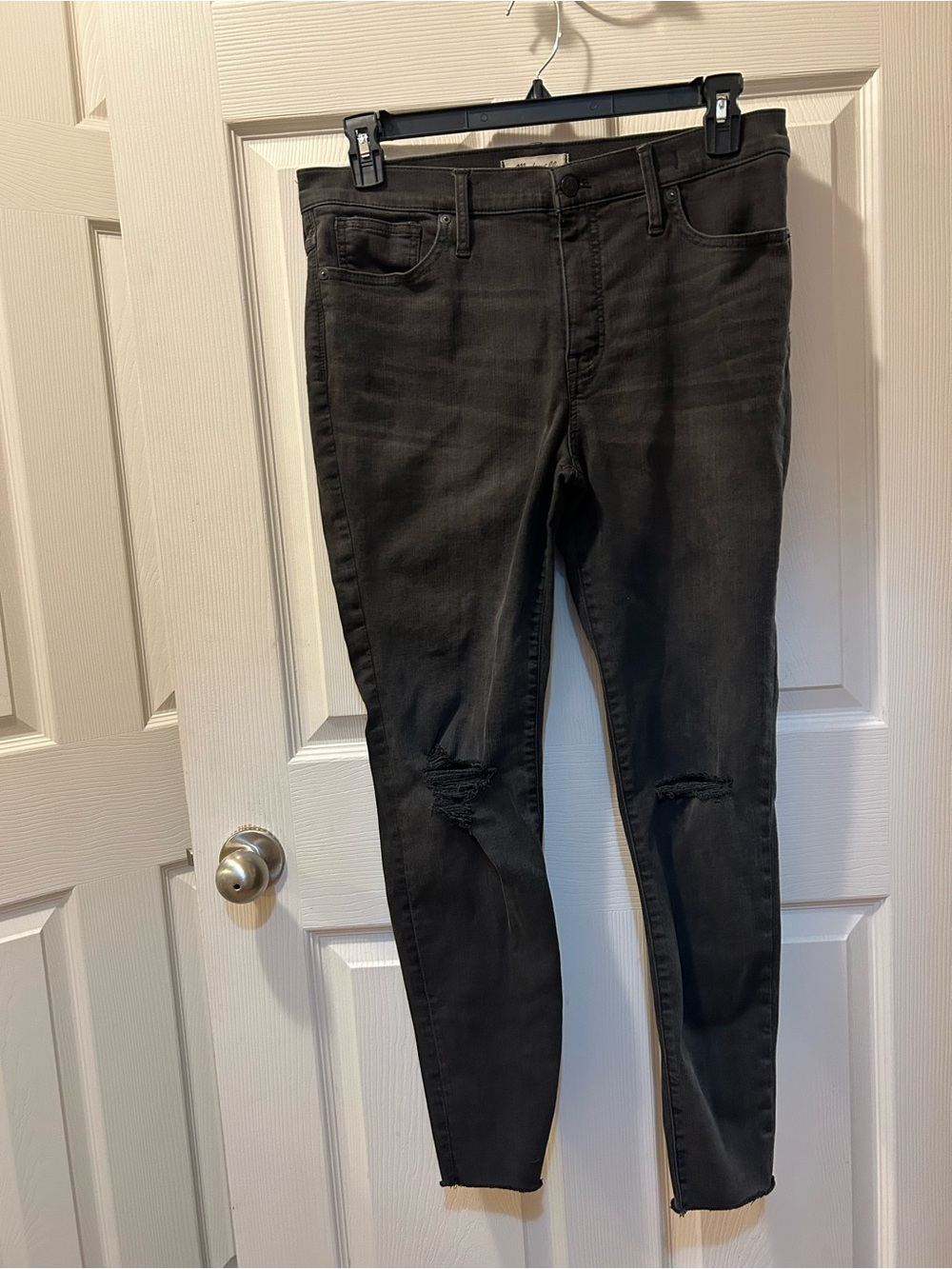 Madewell Size 31 Women’s Black Skinny Distressed Jeans USED Pre-Owned *ISSUE*
